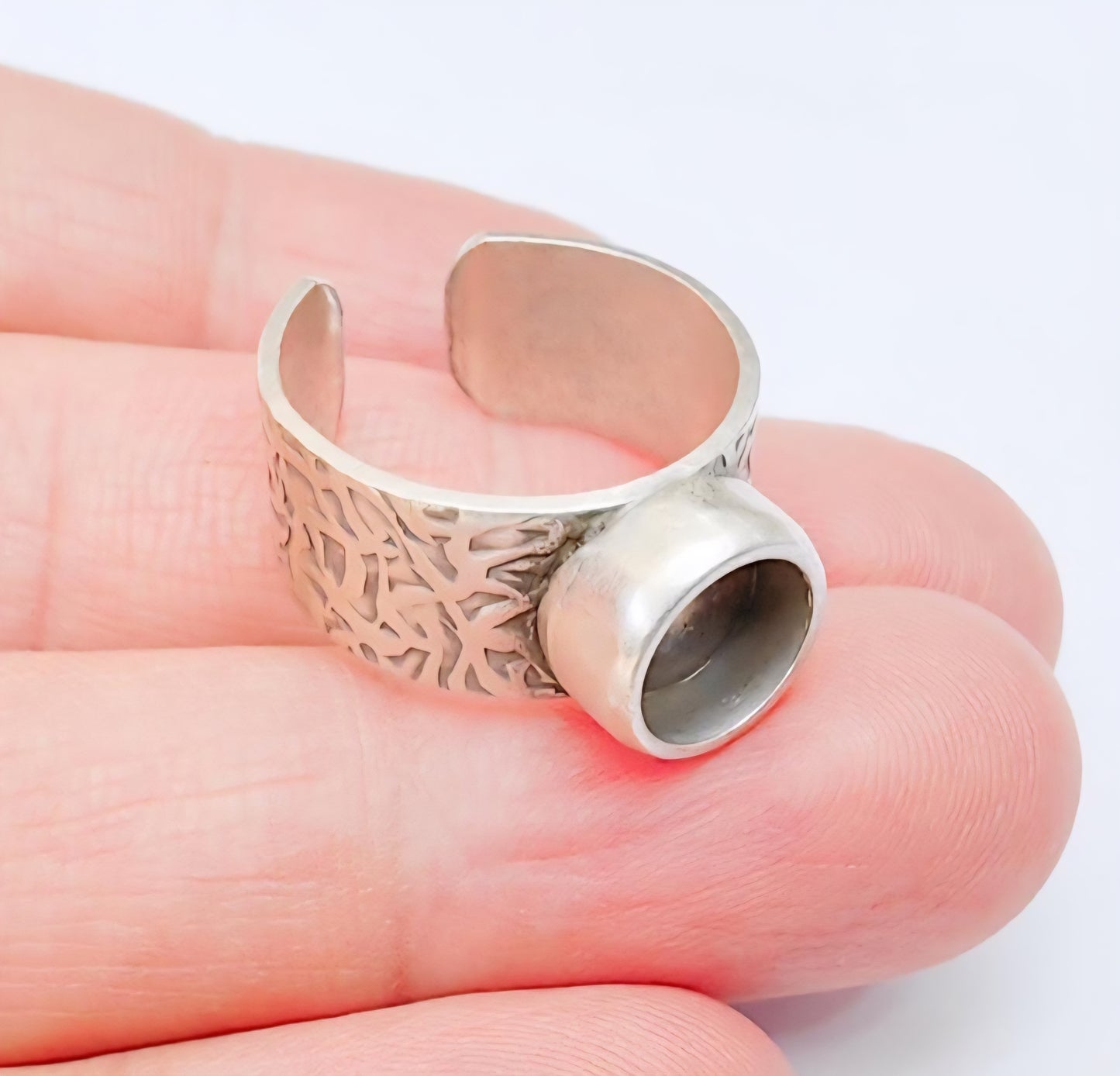 Round adjustable ring blank, antique silver plated cabochon 8mm