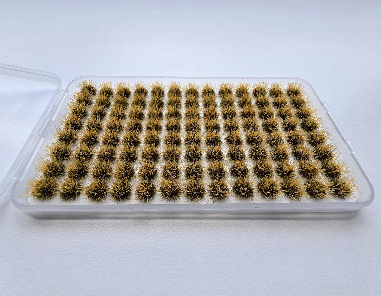 Artificial miniature grass