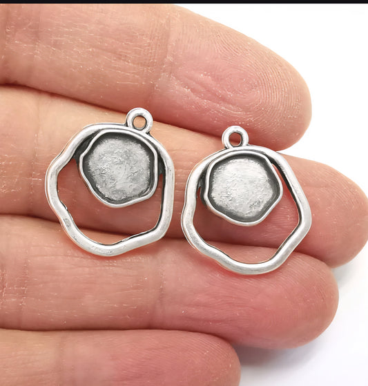 Irregular circle antique silver plated charm