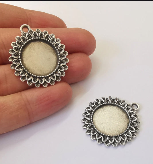 Leafy frame antique silver plated bezel 20mm blank (2 pcs)